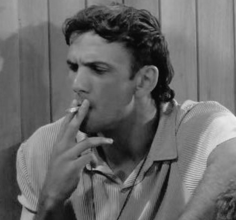 Matyrodini's tweet photo. Se imaginan que hagan el congelado y metan al novio de Sabrina y que se repita lo de gh 2015. 
Nono eso sería cine puro 
#granhermano https://t.co/YbQJzhIH3x