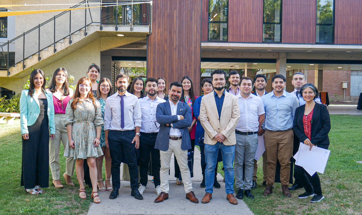 FQuimica_UC's tweet photo. 👏💊🎓¡Felicitamos a las nuevas y nuevos graduados de nuestros diplomados 2023 de la Escuela de Química y Farmacia!

✨🙌¡Les deseamos el mayor de los éxitos!

🔗Revisa todas las fotos de la ceremonia de entrega de diplomas en el siguiente enlace: https://t.co/6Z4g5KHv9d https://t.co/MOtxBQyrpn