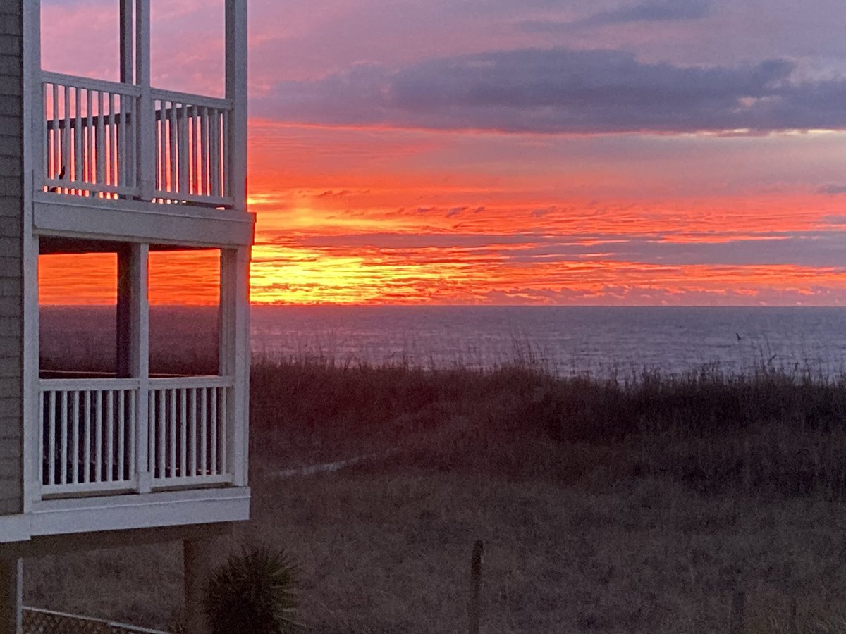 🔥 Beautiful sunrise at Cherry Grove Beach in North Myrtle Beach SC this morning 😎
#boatersplanet #wellfloatyourboat #boatrepairman #boatersboatsandboating #sailorsplanet #boating #boats #cherrygrovebeach #southcarolina #boatersuniverse #boatnakedshowoffyourdinghy