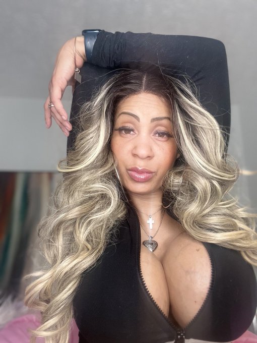 Black, and a little bit of blonde. https://t.co/2ZEwSCNrmQ<a href="/tag/mvsales"class="tags"><span>#mvsales</span></a>