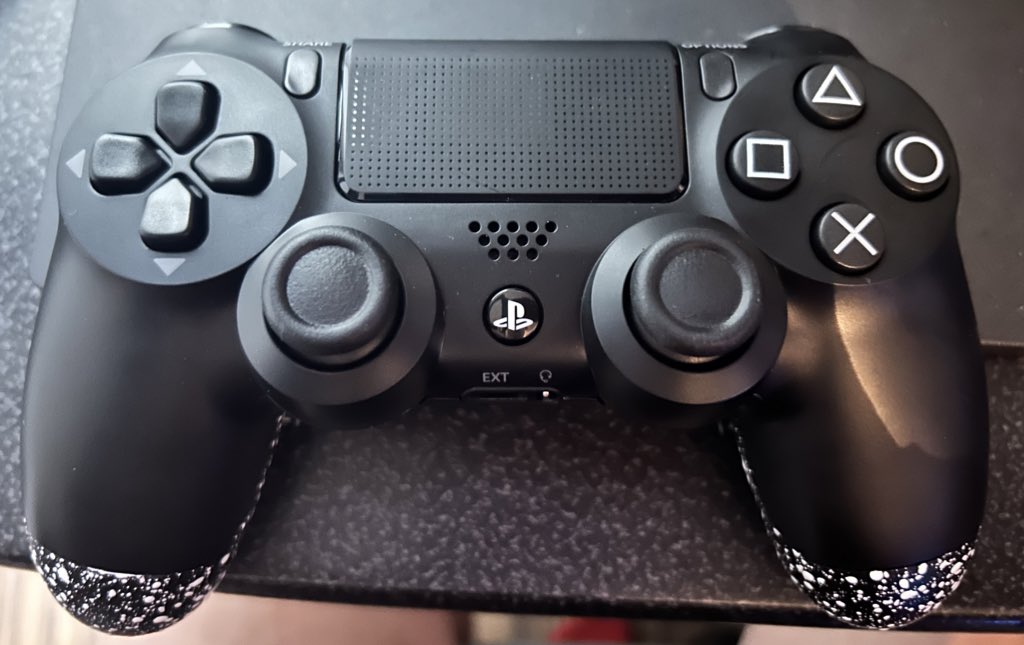 SteVortex's tweet image. Get at @corecatt for fresh pads 👌🏻