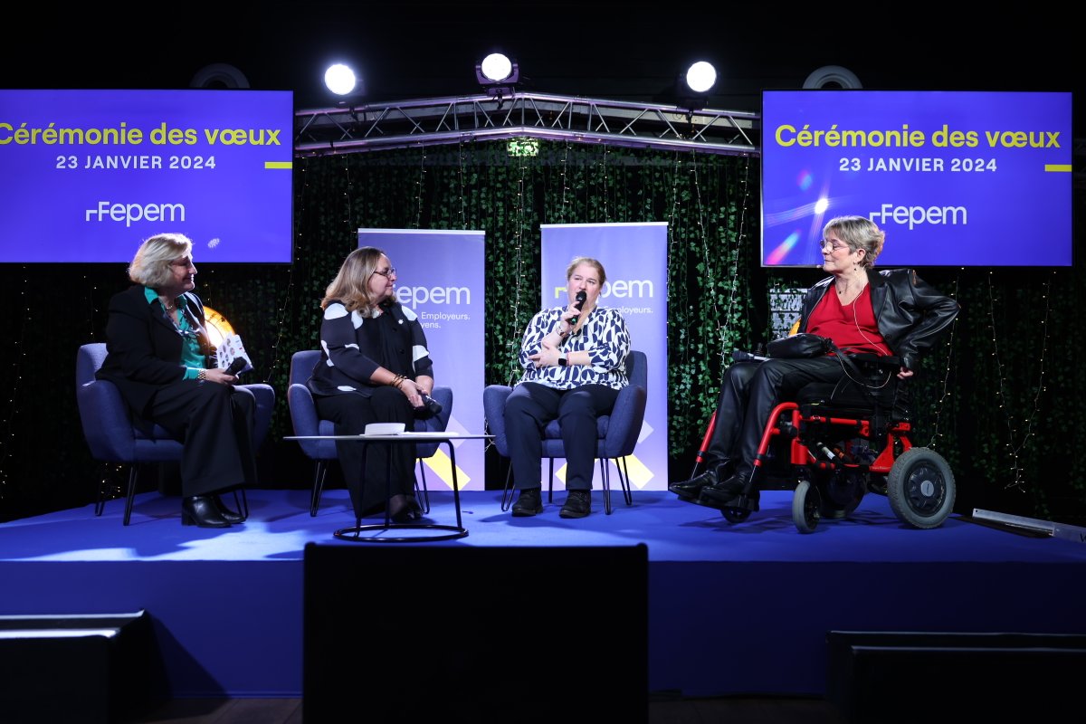 Claire Mairie, médaillée #paralympique : " L'emploi direct à #domicile permet de vivre pleinement. Dans les meilleurs comme dans les moments les plus compliqués de la vie, le climat de #confiance est très important : la personne que j'emploie pour m'aider est devenue une amie ! "