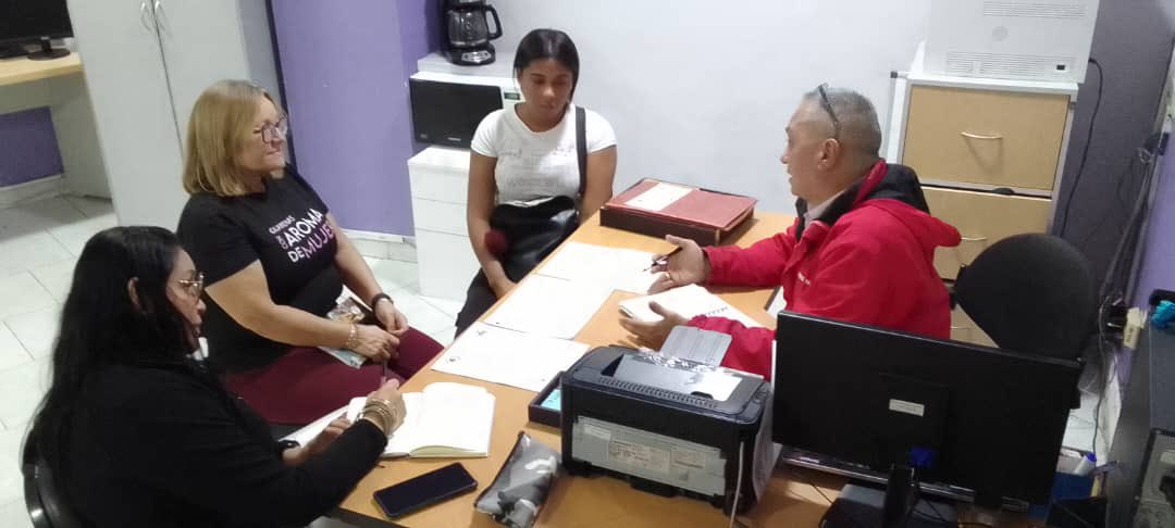 #Hoy #23Ene Desde la Dirección del Despacho recibimos a la Coordinadora Municipal de CONADIS  donde elevamos propuestas de convenios en apoyo a nuestra institución #SeguimosLegislandoJuntoAlPueblo #FuriaBolivarianaActiva <a href="/HectoRodriguez/">Héctor Rodríguez C.</a> <a href="/NicolasMaduro/">Nicolás Maduro</a> <a href="/dcabellor/">Diosdado Cabello R</a> <a href="/Asamblea_Ven/">Asamblea Nacional 🇻🇪</a>
