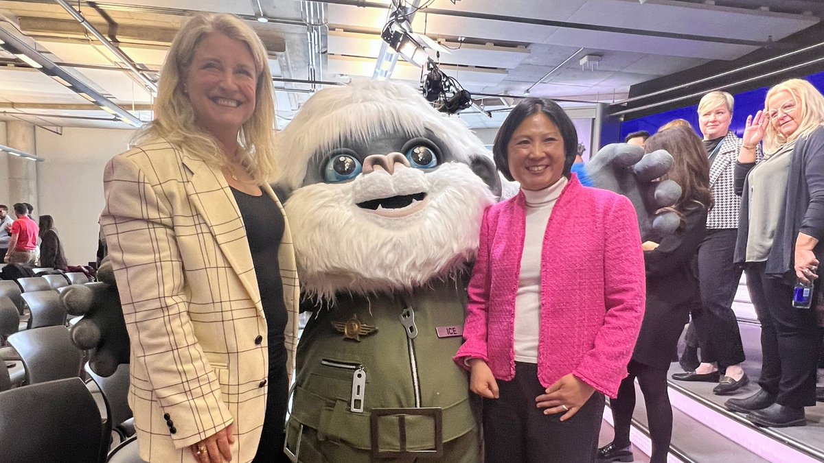 FutureThink tweet media