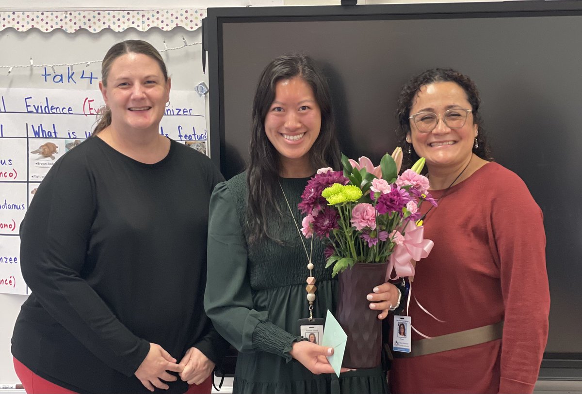 Congrats to Ms. Kong, IS@G's 2024 Teacher of the Year! We are proud of you and excited to have you be our new Teacher of the Year!
¡Felicitaciones a la Sra. Kong, Maestra del año 2024 de IS@G! ¡Estamos orgullosos de usted y emocionados de que sea nuestro nuevo Maestro del Año!