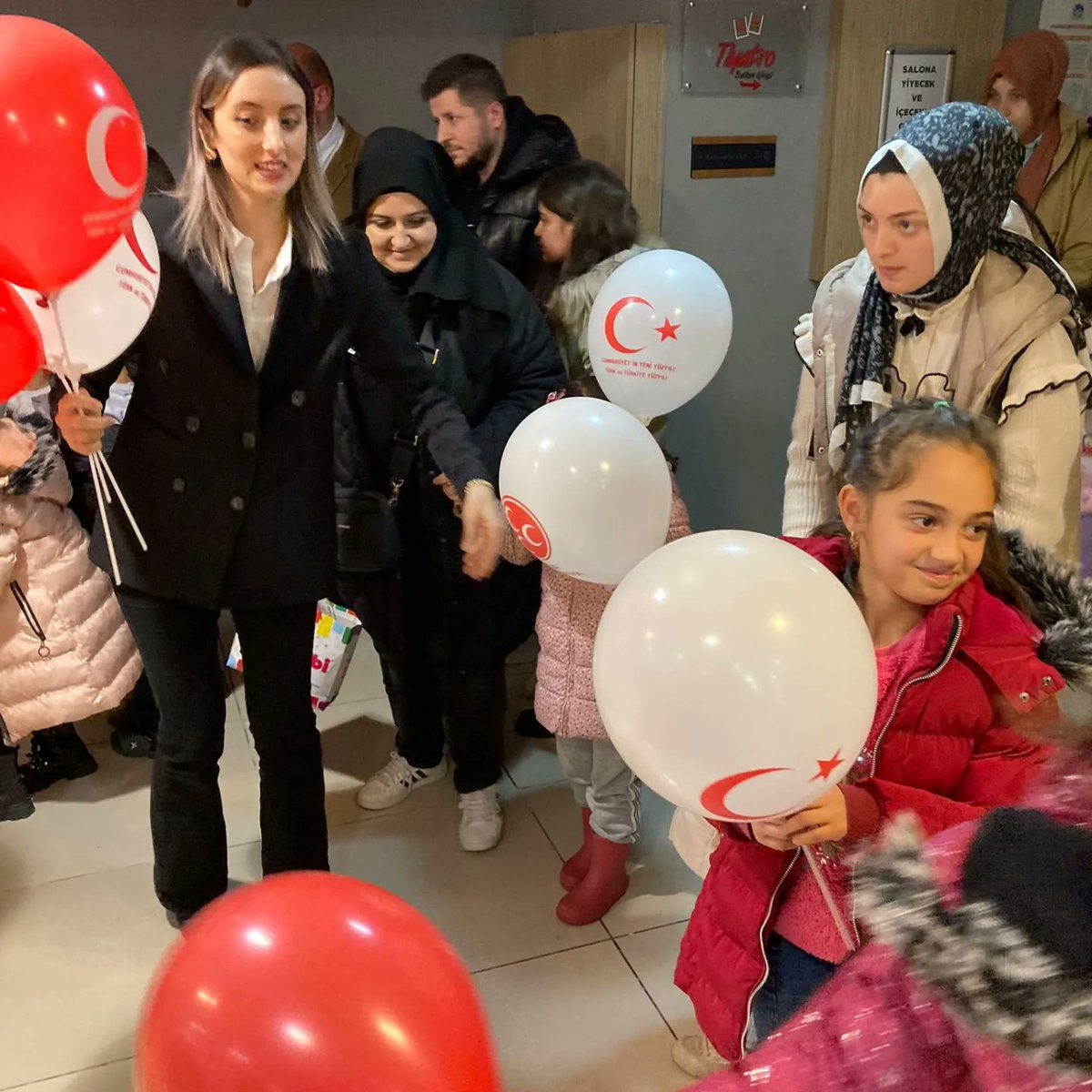 Adapazarı KAÇEP ( kadın, aile, çocuk, engelliler politikaları) başkanlığımızca tertip edilen çocuklar için tiyatro gösterimini gerçekleştirdik. Emeği geçen herkese, ve katılım sağlayan kıymetli misafirlerimize çok teşekkür ederiz.