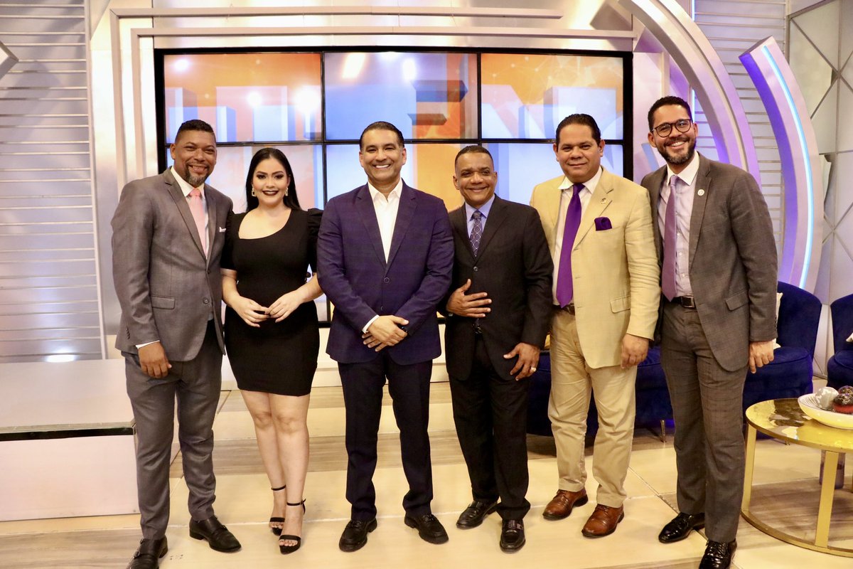 AlbertoTejeda_'s tweet photo. Agradecemos la invitación al programa "Súper Poder" donde tuvimos la oportunidad de compartir nuestras propuestas y visión para el rescate y transformación de Santo Domingo Este. 

¡Seguimos avanzando juntos hacia un mejor futuro! https://t.co/7YcLShgnnY
