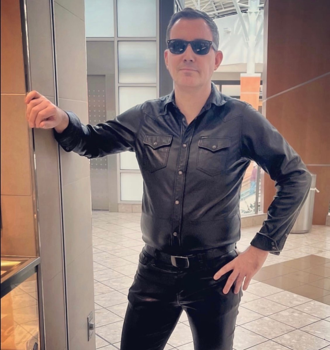 Have a nice day/evening..🖤😎☀️. Wearing the all black leather today...
#raybanstories
#blackleather
#leatherpants