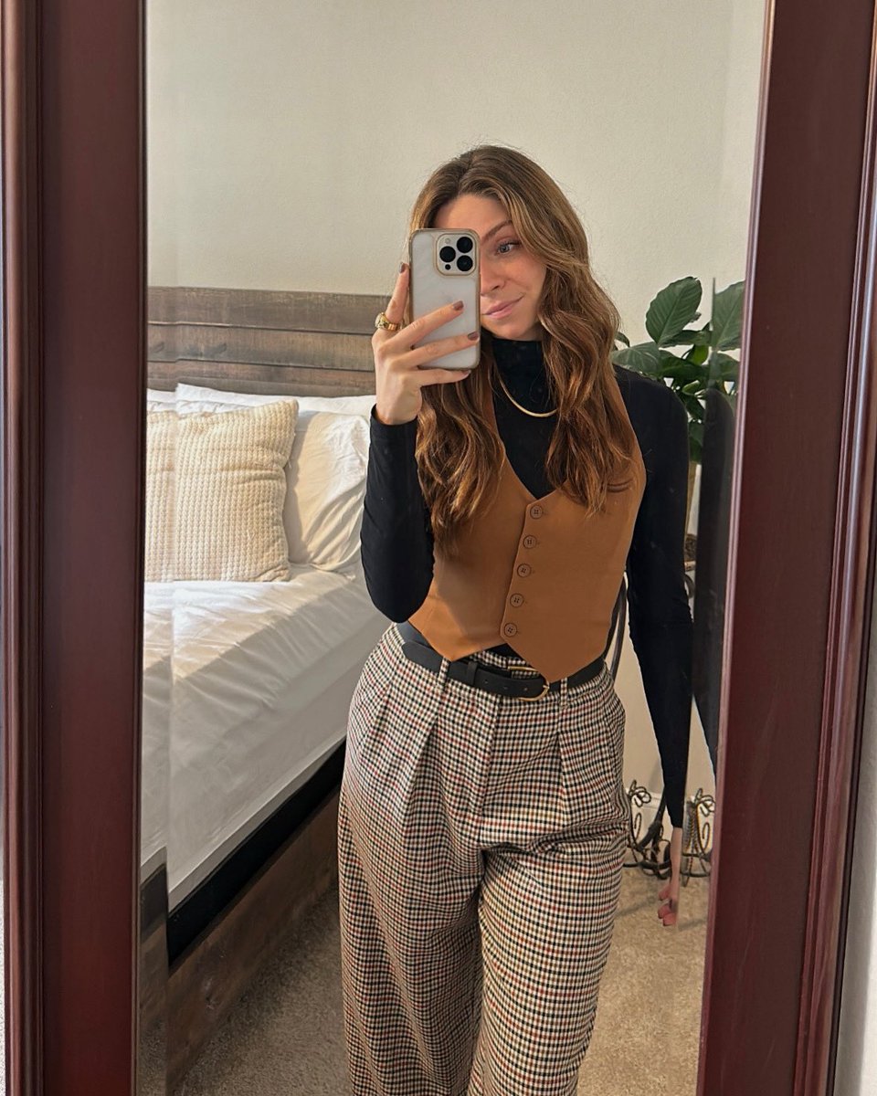 had the most incredible experience giving a talk on postpartum care + pediatric milestones at a local organization created to support pregnant mothers, often teens and young women, in need who have been shunned from family and are seeking support, my heart is so full 🥹🥹