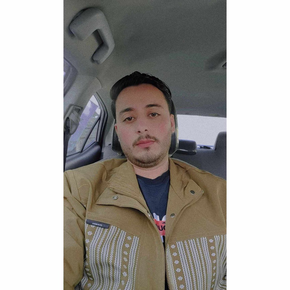 هناك ألم يؤلمك ويمر، وهناك ألم يغيرك، وهناك ألم يعلمك؛ فيعطي لك درساً ثمنه القلب.
أما أقسى انواع الألم فهو ألم يغيرك ولا يمر مثل رحيل الأحباب ونكران الجميل وخذلان من وثقنا بهم وطعنات المقربين، حتماً لن تتوقف الحياة بسببها لكنها لن تعود كما كانت.