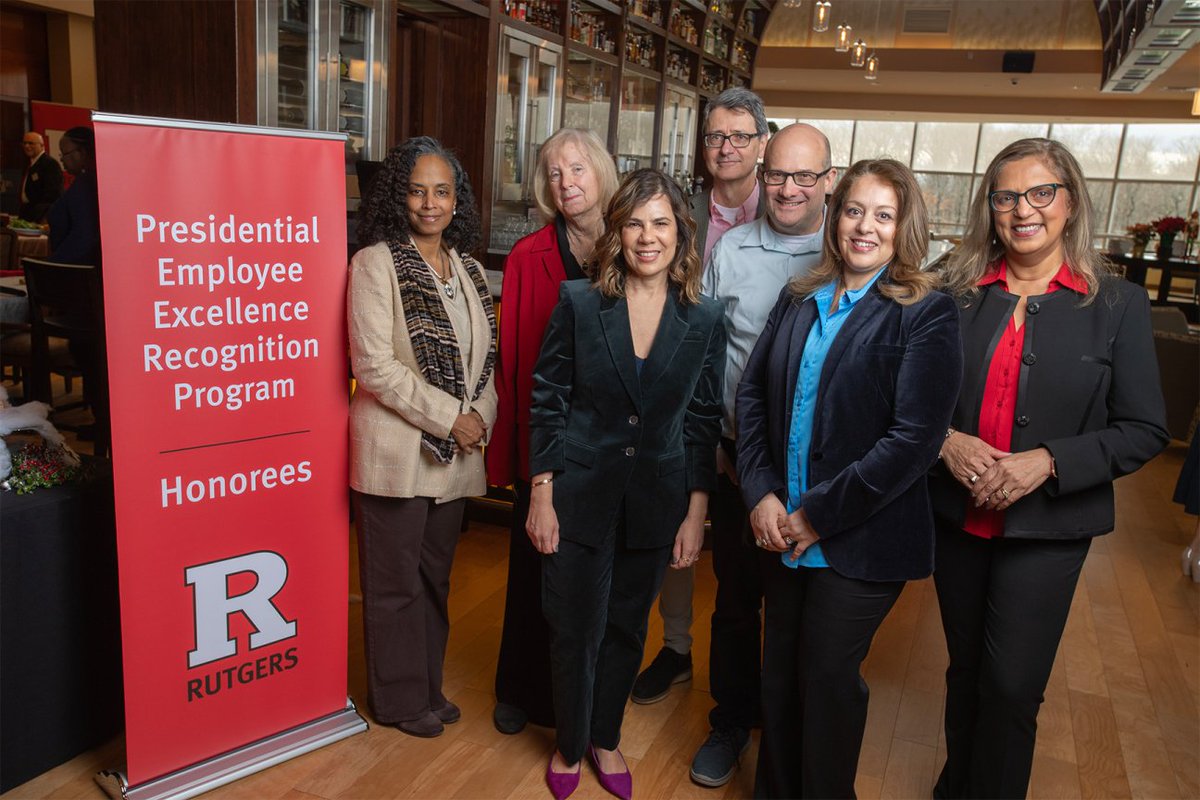 Congratulations to @RutgersNB faculty and staff involved with the Advancing Women in Computer Science initiative in SAS and @RUDouglass. The team recently received an Presidential Employee Excellence Recognition Award. go.rutgers.edu/wwv5n66m