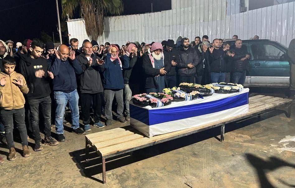 This is what the Israeli partnership looks like, Arabs and Jews - living together, fighting together, and also being killed in defense of our country and the security of all the citizens صورة تلخّص الشراكة الاسرائيلية،جنازة جندي مسلم اسرائيلي الذي سقط دفاعاً عن الدولة،رحمه الله