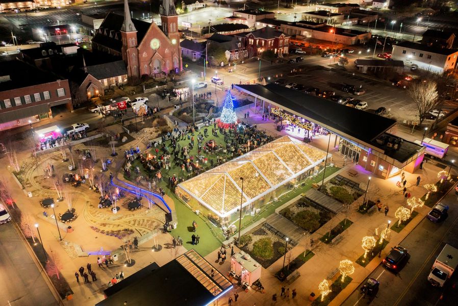 GCPR_Maxine's tweet image. Look at this beautiful 40' x 100' tent with glamourous string lighting.✨Ready to make your event a visual masterpiece? Contact us for bookings and inquiries. 📞 Let's turn your vision into reality! 615-868-3747

@grandcentralinc #cleartoptent #stringlighting #nashvilletent