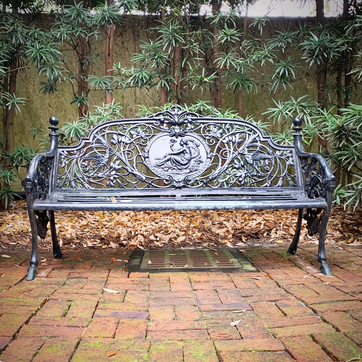 We want to thank the Tourism Leadership Council (TLC) for featuring our gorgeous bench on the cover of their book, "Savannah - A Southern Journey", as well as the photographer, Adam Kuehl. We couldn't help but recreate the photo in honor of it!

#shipsoftheseamaritimemuseum
