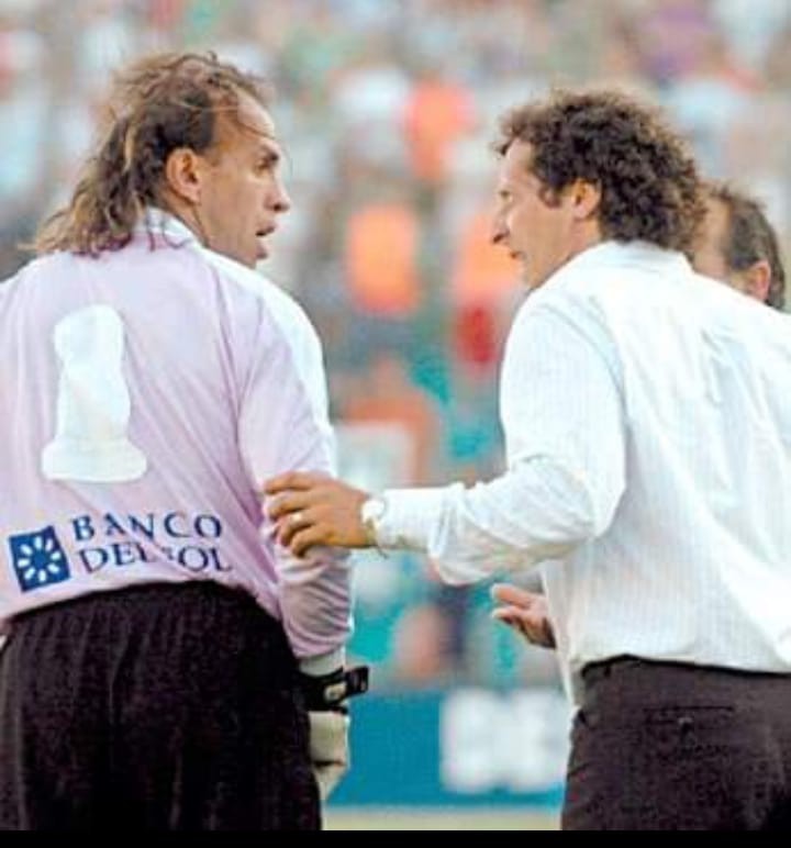 Mono Navarro Montoya (@navarromontoya) on Twitter photo Foton con <a href="/TroglioPedro/">Pedro Troglio</a> en mi querido <a href="/gimnasiaoficial/">Club de Gimnasia y Esgrima La Plata</a>.
Siempre el Lobo y su gente estará en mis mejores recuerdos.
El fútbol une. Foton con <a href="/TroglioPedro/">Pedro Troglio</a> en mi querido <a href="/gimnasiaoficial/">Club de Gimnasia y Esgrima La Plata</a>.
Siempre el Lobo y su gente estará en mis mejores recuerdos.
El fútbol une.