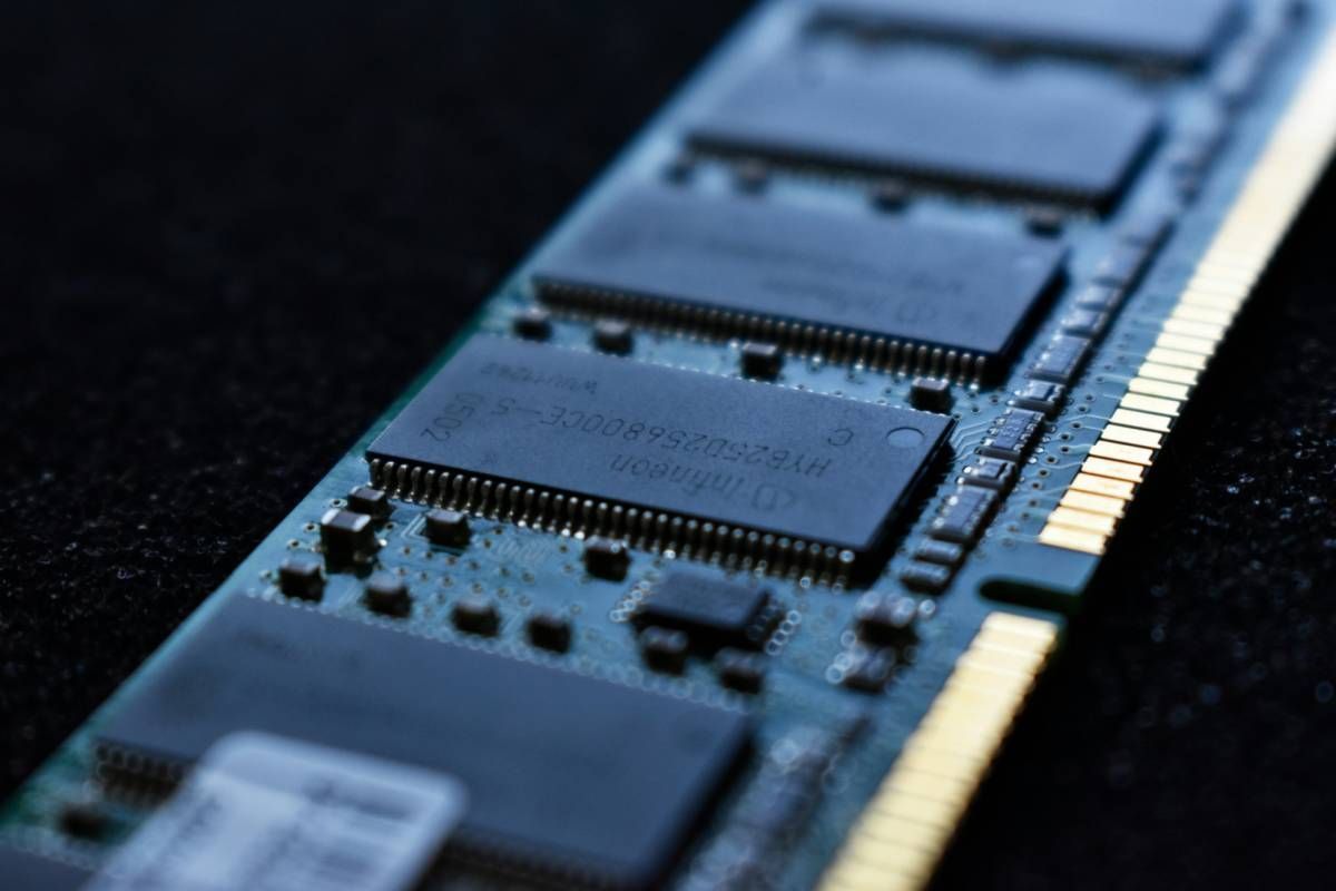 Votam's tweet image. Windows 11 dice adiós a los 8 GB de RAM y establece un nuevo mínimo recomendado buff.ly/48InCjI

Windows 11 is bidding farewell to the minimum recommended 8 GB of RAM, as it sets a new standard.

#Windows11 #RAMUpgrade