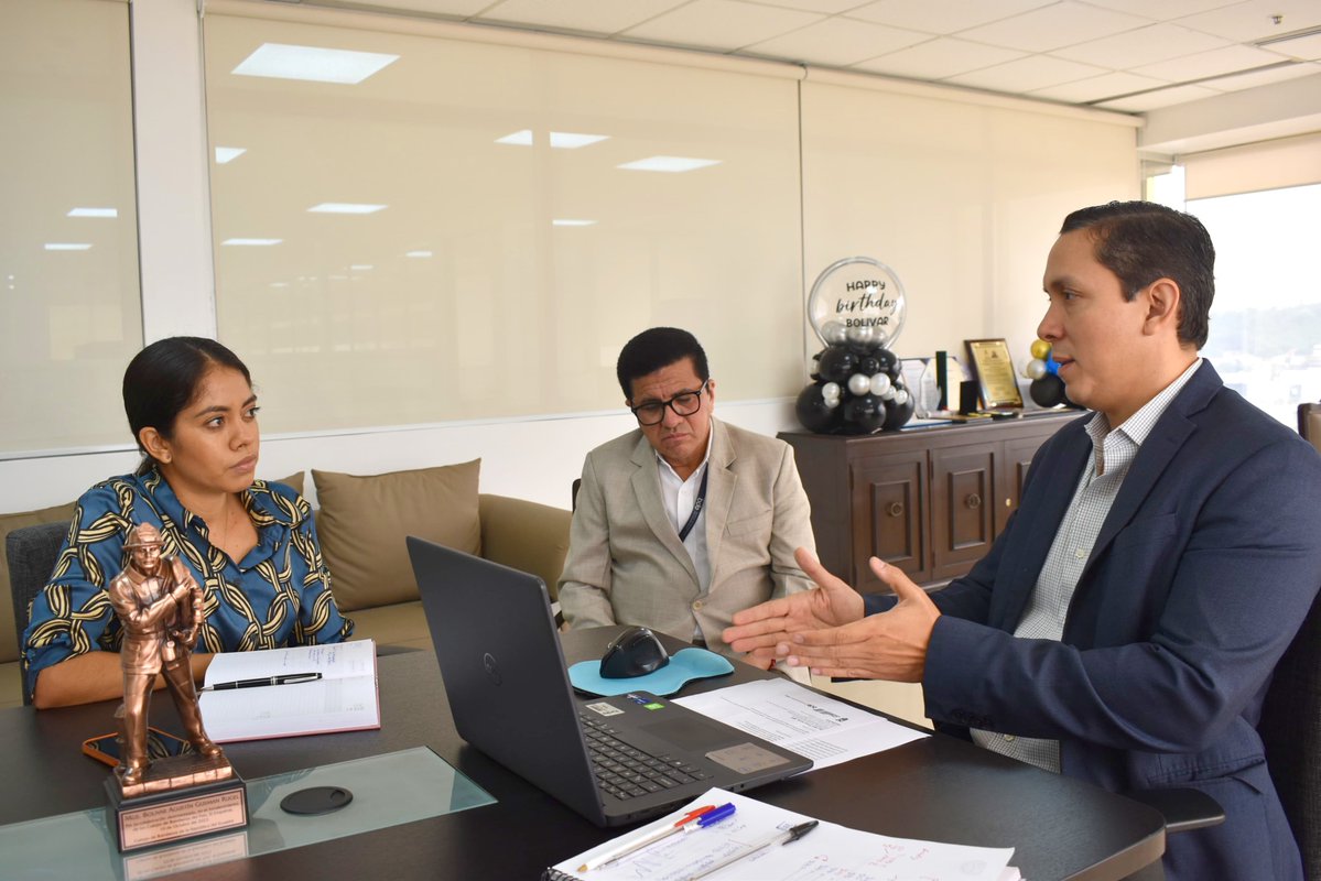 BDEcuadorBP's tweet photo. ✅ El #GerenteLitoralBDE, Bolívar Guzmán, junto a la alcaldesa de Baba, Jael Melo, dieron seguimiento al proyecto de agua potable que beneficiará a los habitantes del cantón.

#FinanciamosDesarrollo https://t.co/M2AcL9Pugv