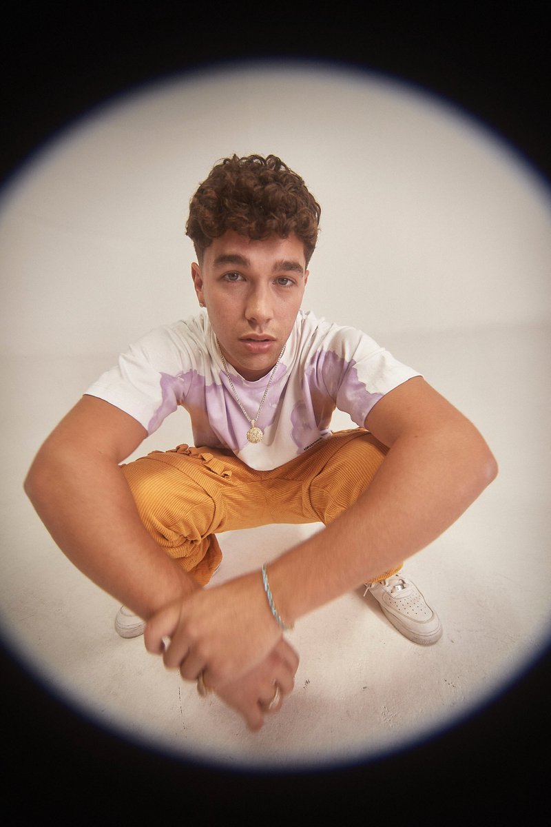 AustinMahone's tweet image. Be happy. It drives people crazy. 🧡⚡️