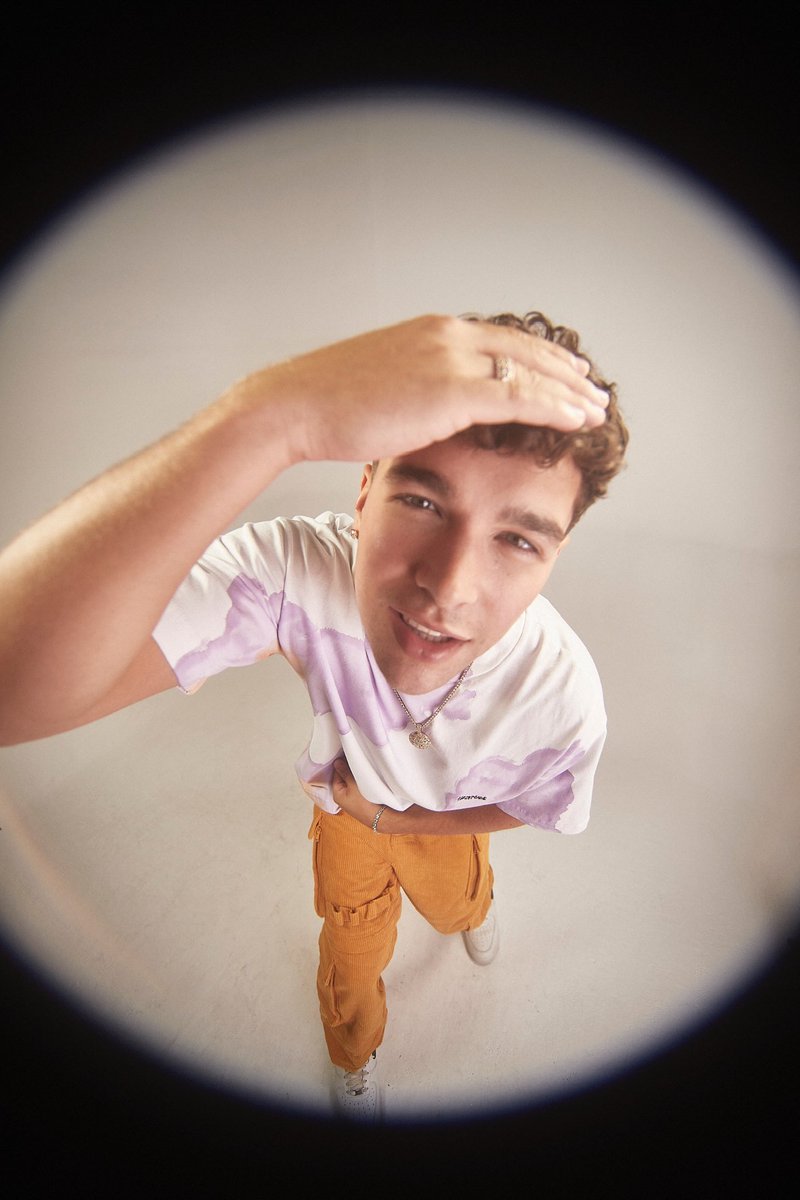 AustinMahone's tweet image. Be happy. It drives people crazy. 🧡⚡️