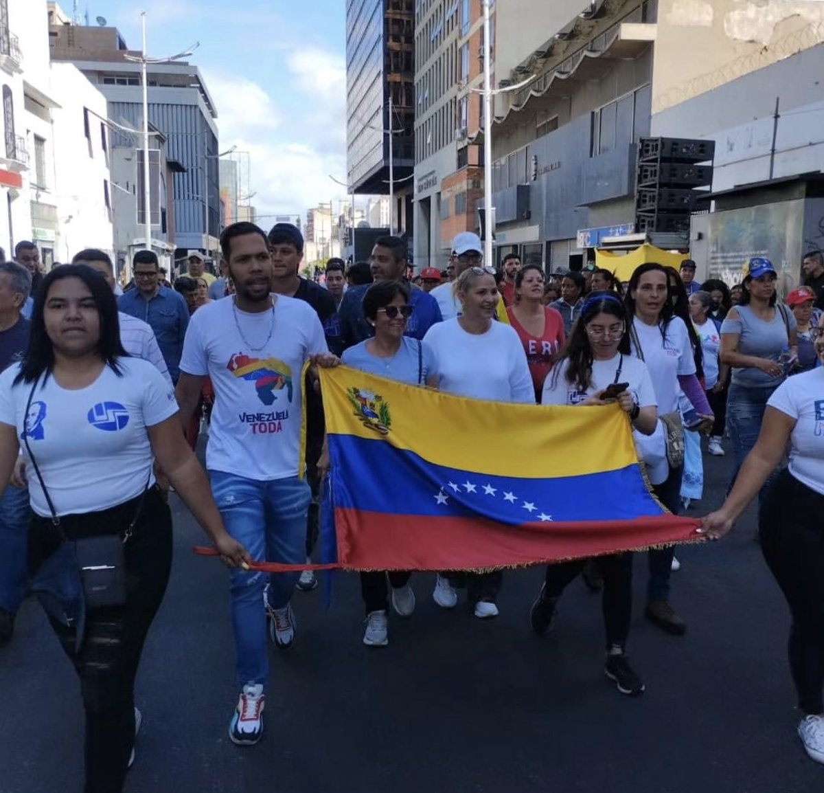 #Hoy23Enero Trabajadores y trabajadoras de la @elam_ve dicen presente, demostrando que 66 años después de aquella rebelión, el pueblo de Venezuela sigue firme en defensa de la Patria.