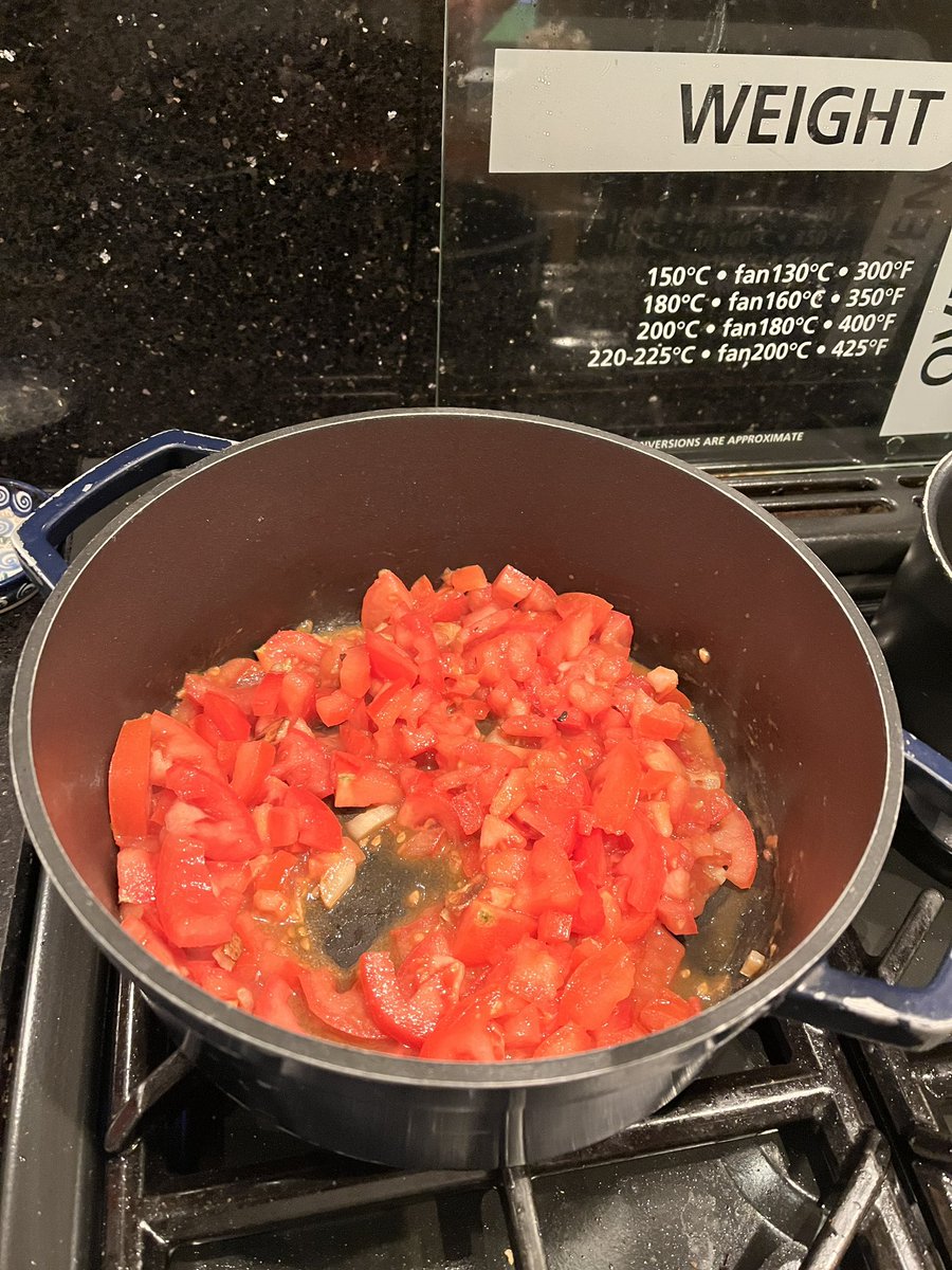 lee_wilkinson2's tweet photo. Prawns in a tangy sauce for dinner. One pan with fresh ingredients - super tasty and can be served with rice, chapatti or salad of spinach, green beans and coconut! 

⭐️💫 Ingredients and recipe: https://t.co/J4yXxa0KCX

#WilkoCooks #Homemade #Prawns #OnePanMeal #OnePanCooking https://t.co/S9QMfqlFS4