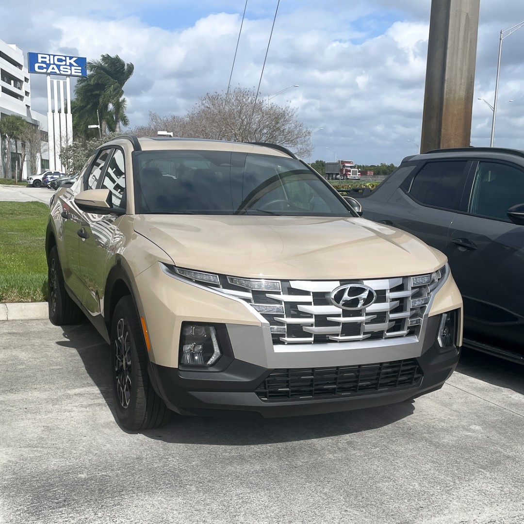 Where style meets substance – the Hyundai Santa Cruz. #TestDriveTuesday
.
.
.
.
.
#rickcasehyundaidavie #hyundai #hyundasantacruz #santacruz #stancenation #car #autos #auto #florida #southflorida #SUV #maimilife #dealership #davie #weston #design #safety #hyundaii