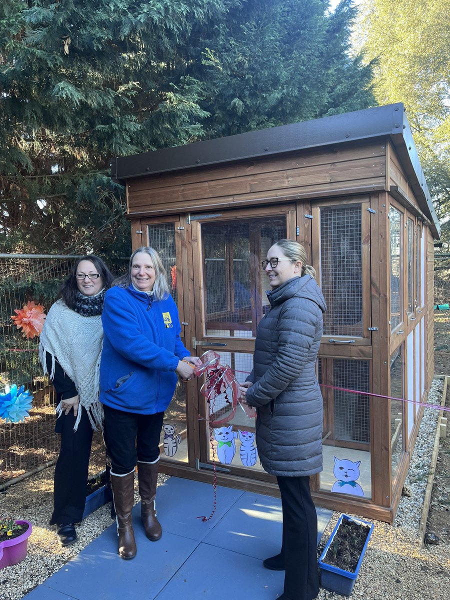 Last week we opened our first pen at Broomhill Hospital in collaboration with the @CatsNorthampton branch. A huge achievement and opportunity to help more cats and support mental health patients and their rehabilitation.  

#Volunteers #Collaboration #AllForCats #Community