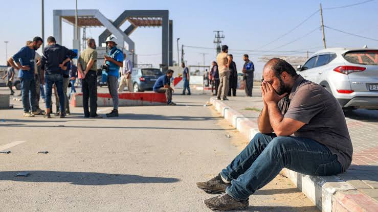 saidercan's tweet photo. Rafah border crossing must be opened as soon as possible and humanitarian aid should reach every part of Gaza. It is unacceptable for Gaza to be besieged and people to die of starvation! This is nothing but a form of genocide! 
#GazaStarving https://t.co/IhW0MgUNvv