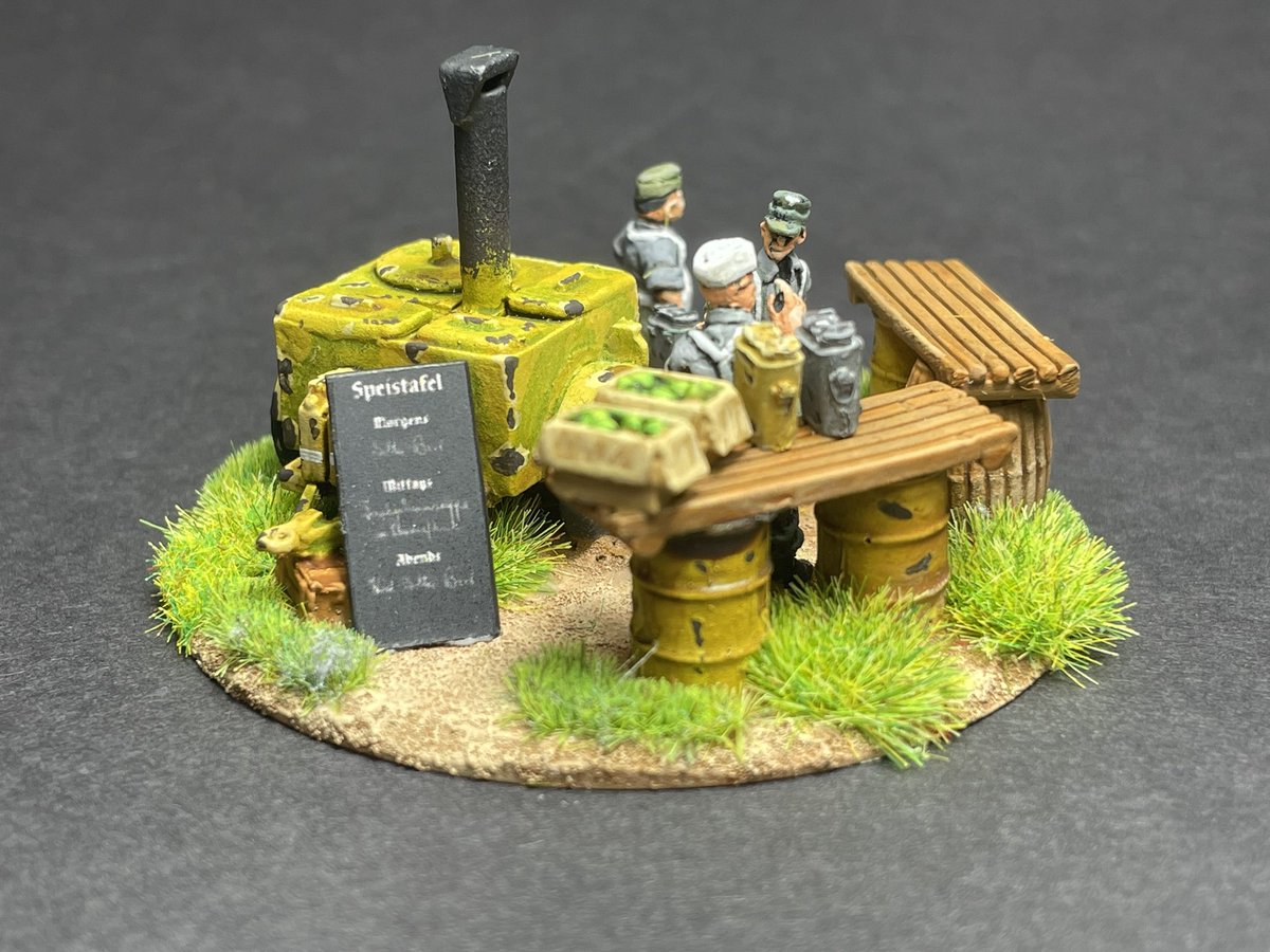 German Gulashkanone! Making Suppe to be soaked up in all that bread! Don’t mess with the chef - remember ‘it’s one sausage only’….
#onlyonesausage #rapidfirerules #ww2german #20mmwargaming #20mmminiatures #20mmww2  #ww2germanvehicles #wargaming