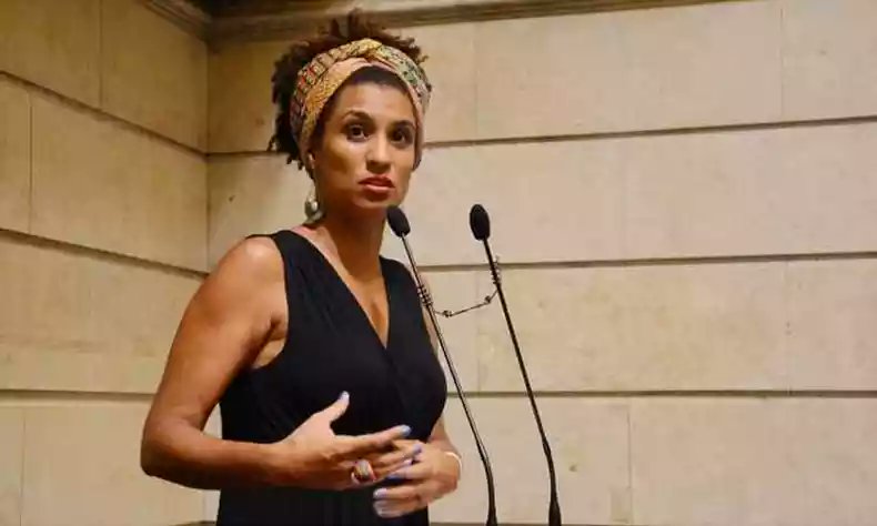 Marielle Franco representou um exemplo extraordinário.

Um caso perfeito de como a educação e o compromisso político podem ser ferramentas de transformação social.

Marielle seguiu um caminho exemplar:

• Graduou-se

• Concluiu o mestrado

• Trabalhou por 10 anos como