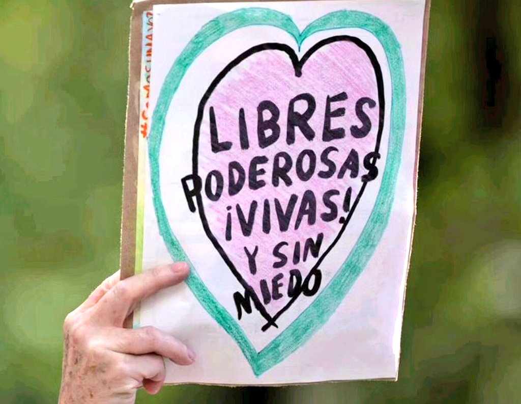 EvasyAdanes's tweet photo. Diana Carolina Serna 
Fue asesinada por su expareja 
Es un feminicidio que no puede ser una noticia mediática y ya!
El Estado nuevamente le falló a una mujer 
Violencias machistas que no pueden seguir siendo normalizadas 

#feminicidio #NiUnaMenos #niunamas https://t.co/o855yZGgII