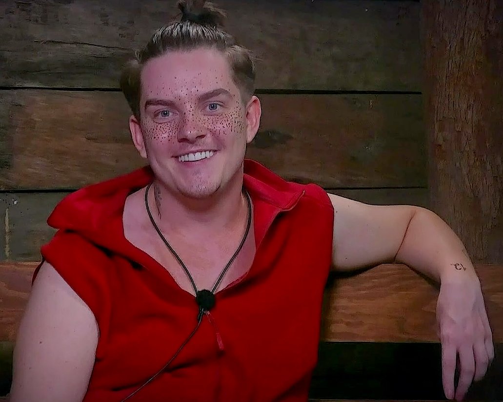 Rob23151's tweet photo. "Was glaubst du, wie viele Spinnen es gibt, die du nicht siehts" 😂
 #ibes https://t.co/0QNoN5mPr3