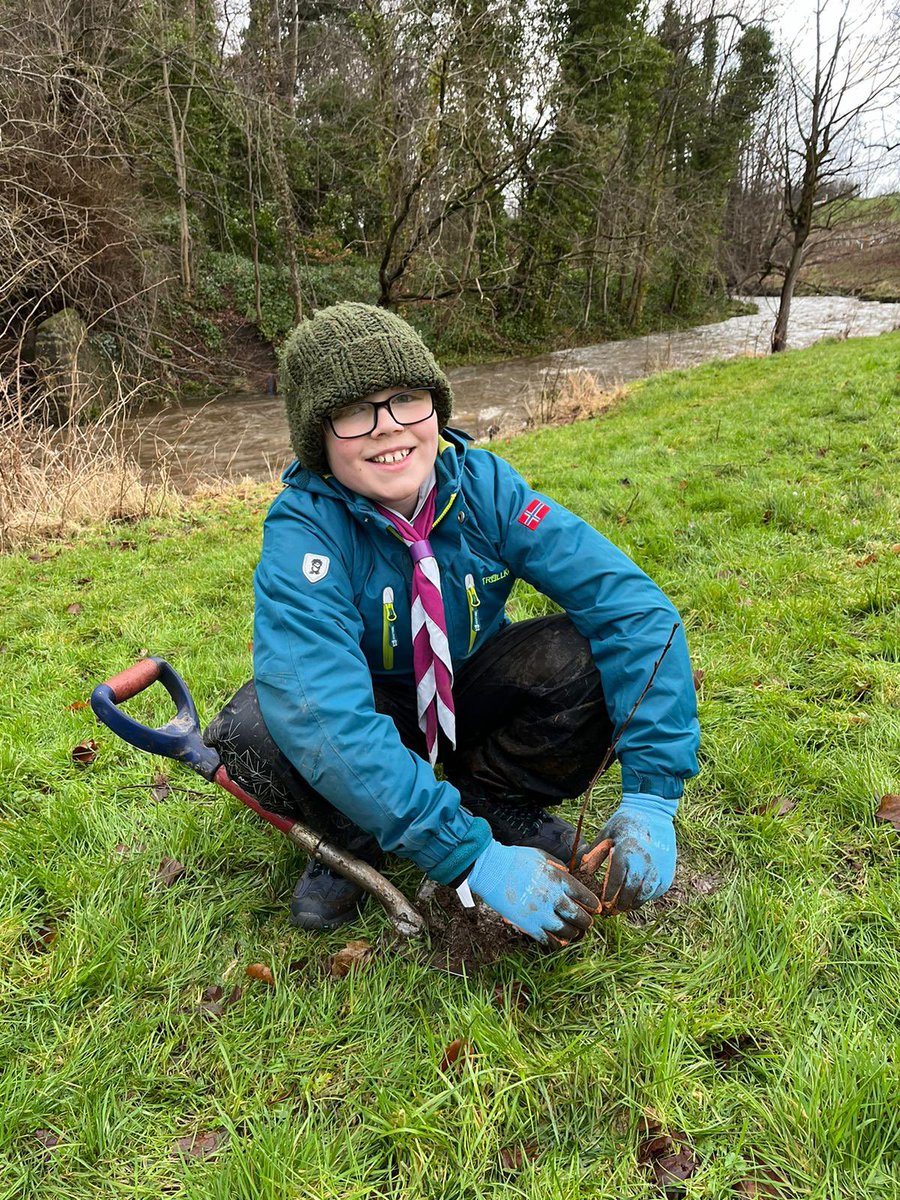 loukennedy83's tweet photo. @StMarksPrimary1 Gabriel living his best life last weekend planting trees at the Levern walkway with 3rd Barrhead Scouts https://t.co/ykojsTmhWK