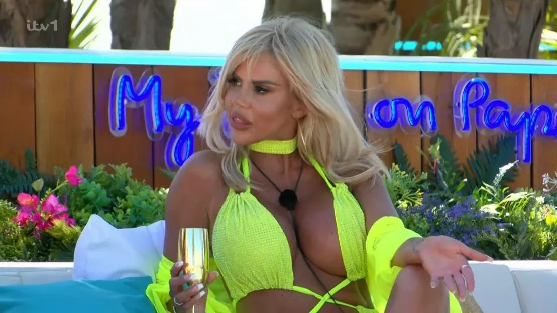 l0ttiehall's tweet photo. Hannah has literally had zero chats with any of the boys in there, she’s literally just come in to serve cunt #loveisland #allstars https://t.co/VVcED6VT5T