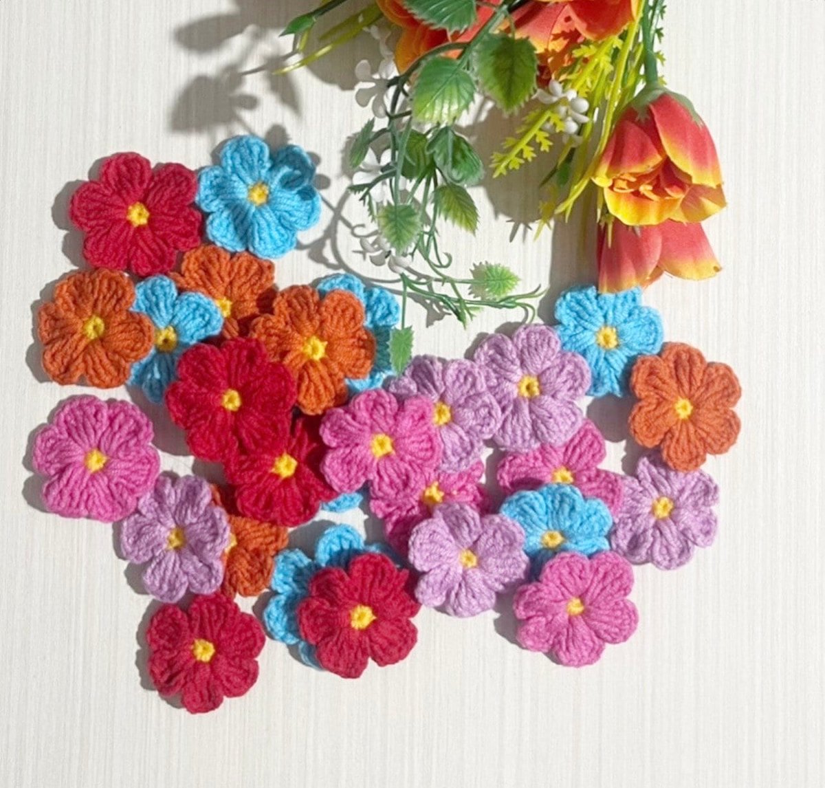 crochet flowers #crochet #flowers #crochetflowers #etsy #craft #ukhandmade #craftbizparty #croche silkyknittinguk.etsy.com/listing/166213… via @etsy