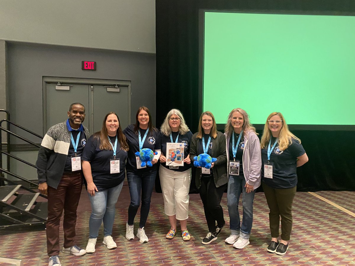 So happy that these ah-mazing humans hosted our @digcitsummit workshop at @fetc today! Thank you for learning with us today! #DigCitSummit #LearnWithMundo #UseTech4Good #AIforGood #AIforEDU #GenAI #DigCitIMPACT #DigCit