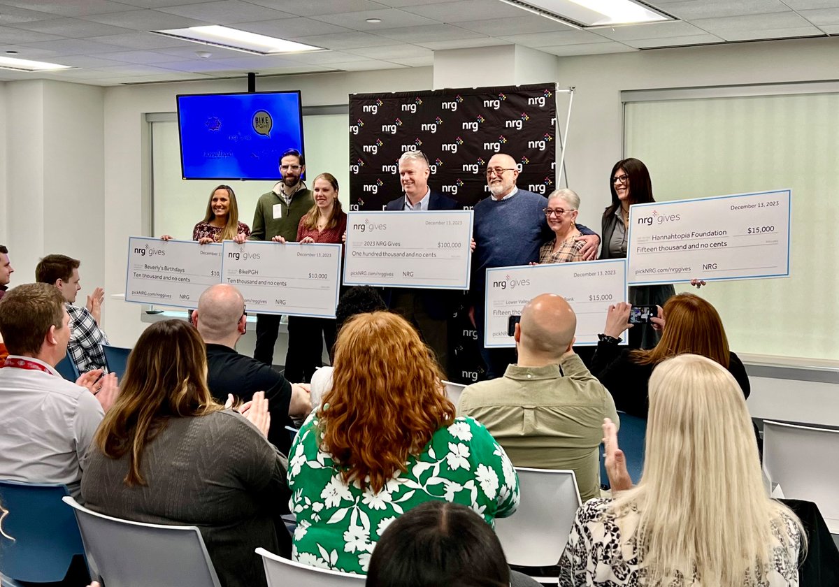 JeanieDavey's tweet photo. A great start to 2024 with NRG in Pittsburgh! We held our #NRGGives event with @hannahtopia_llc, @BikePGH, @BevBirthdays and Lower Valley Community Food Bank. π
Next, we celebrated the one year #ChooseToGive anniversary with a tour of @ChildrensPgh! π
@nrgenergy @pickNRG https://t.co/HlZjuk81pf
