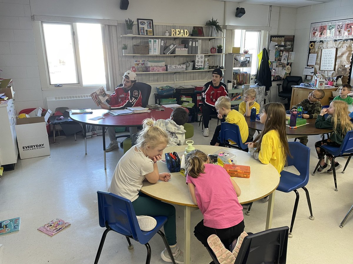 Thank you to the <a href="/MJWARRIORS/">Moose Jaw Warriors</a> for helping us celebrate literacy week! 
#bradybrady