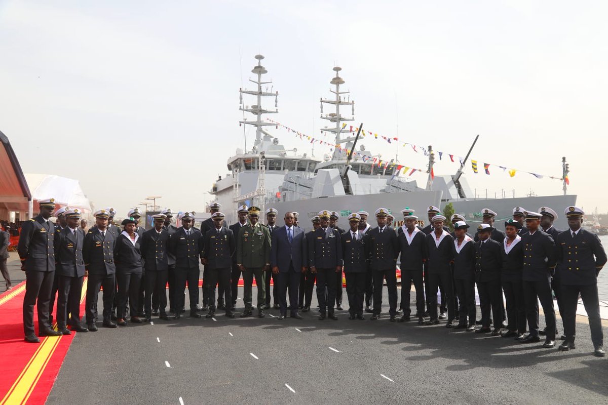 Le 49ème anniversaire de la Marine nationale a été célébré aujourd'hui à la Base navale Amiral Faye Gassama sous la présidence du Chef de l’Etat qui a baptisé le PHM “NIANI” à cette occasion. Durant la cérémonie, un hommage a été rendu aux 5 commandos marins disparus en mer.