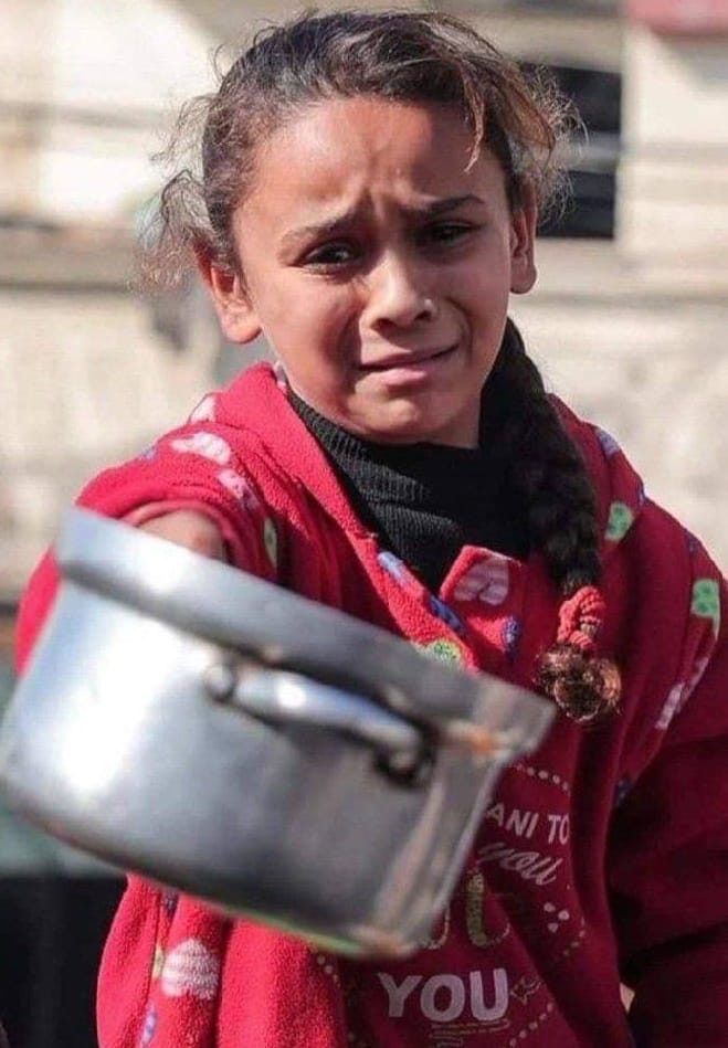 ashabiaksa's tweet photo. Söyleyin ona kardeşin özler seni
Konuğu oldun düşlerinin
İkram edermiş sana hasretlerini
Billuru oldun gözlerinin...
#GazaStarving https://t.co/OAqE8ifFT3