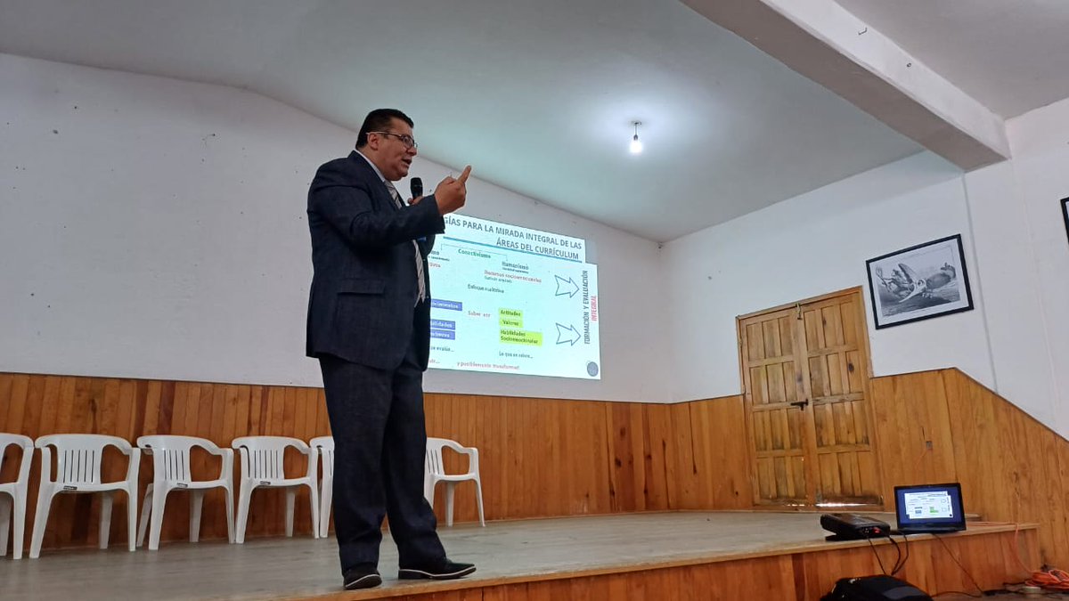 epoem1951's tweet photo. Docentes de la EPO195, asisten al Curso-Taller "Planeación Didáctica: Desarrollo de Progresiones de Aprendizajes" impartida por el Dr. Isidro Zariñan Medina, en la Casa de Cultura de Sultepec, Estado de México... #SOMOSESPO195 https://t.co/VQhSaY5Gr8