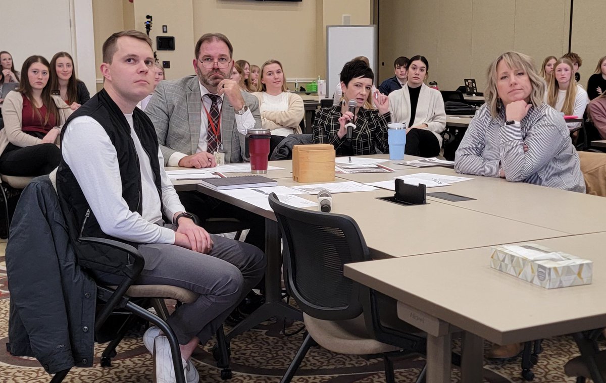 CF_CAPS's tweet image. Shout out to our Superintendent @aapattee and all our biz professionals who invested time into our @CF_CAPS and @CedarValleyCAPS associates during our #DesignSprint. 

Real world, real problems, real growth! #DurableSkills