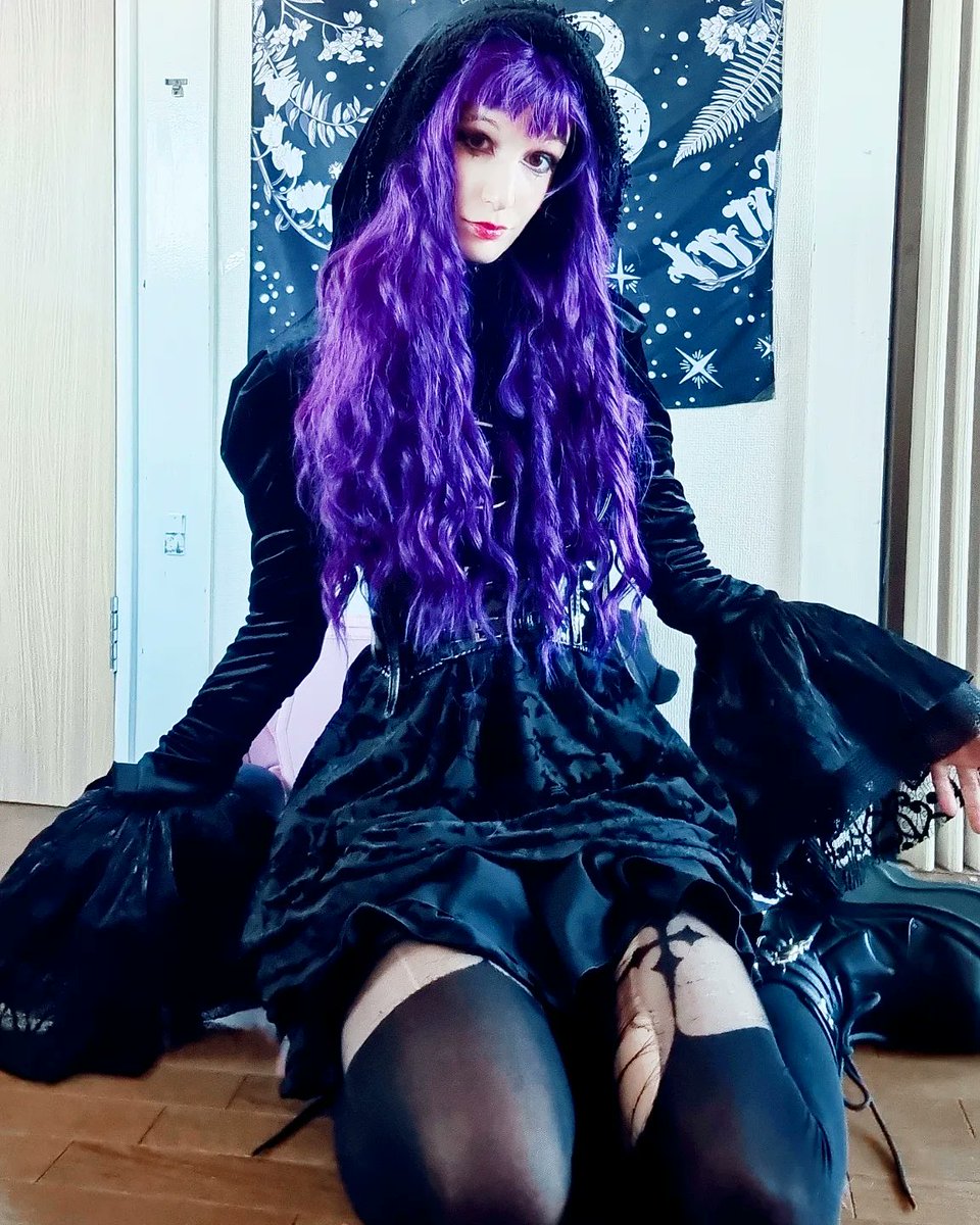 yurichan173's tweet image. Fav look of this winter🖤
Bolero @punkraveau 
Dress @ironfistclothng 
Tights EMP
Boots DEMONIA @BeserkClothing 

#ootd #witchy #nugoth #nugothgirl #goth #gothgirl #waifu #kawaiigoth #vampiregirl #vampiregoth #gothfashion #punkrave #demoniacult #platforms #gothboots