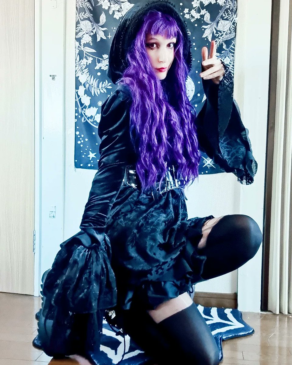 yurichan173's tweet image. Fav look of this winter🖤
Bolero @punkraveau 
Dress @ironfistclothng 
Tights EMP
Boots DEMONIA @BeserkClothing 

#ootd #witchy #nugoth #nugothgirl #goth #gothgirl #waifu #kawaiigoth #vampiregirl #vampiregoth #gothfashion #punkrave #demoniacult #platforms #gothboots