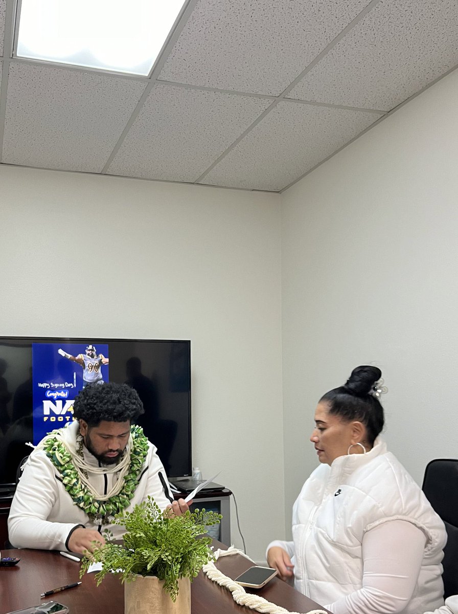 Victory Vaka 🇹🇴 (@victoryvaka) on Twitter photo Official!! Pen to paper. I want to take the time out to thank my COC football family. Wouldn't be here without my coaches, teammates, and anybody else who I have crossed paths with during my time there. Can't wait to keep pursuing my dreams at <a href="/NAU_Football/">NAU Football</a> Official!! Pen to paper. I want to take the time out to thank my COC football family. Wouldn't be here without my coaches, teammates, and anybody else who I have crossed paths with during my time there. Can't wait to keep pursuing my dreams at <a href="/NAU_Football/">NAU Football</a>