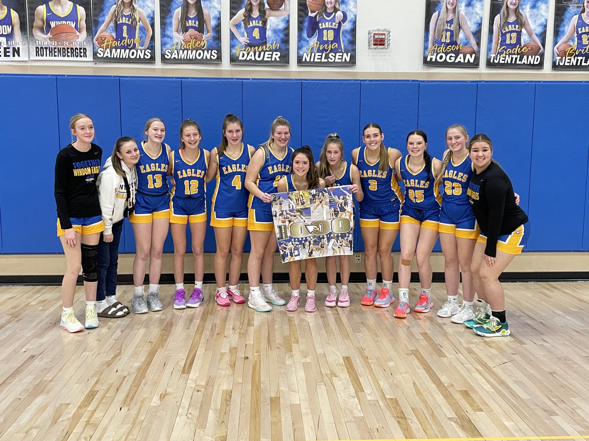 CitPubSports's tweet photo. Hadley Sammons became just the 10th girl to hit 1,000 career points in a Windom Eagle uniform. https://t.co/ZYMA2MDT5Y