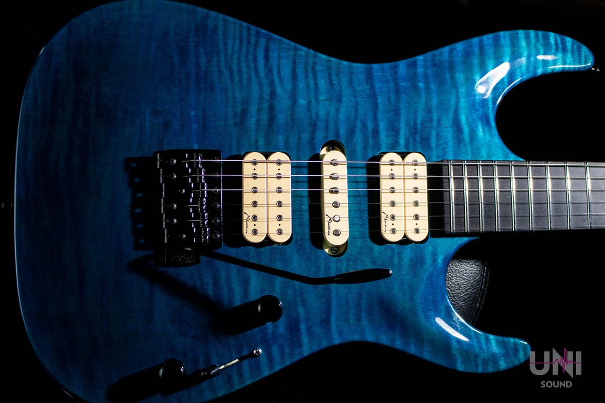 ／
2/3(土)20:15発売開始‼️
Marchione Guitars Carve Top Flamed Maple H-S-H Trans Blue
＼

ハイエンド・最高峰ブランド、マルキオーネ・ギターのHSHレイアウト、オールマイティタイプ入荷！衝撃的な弾きやすさ、弦の分離感、音のクリア・ハイファイさ！
digimart.net/cat01/shop5031…
#MarchioneGuitars