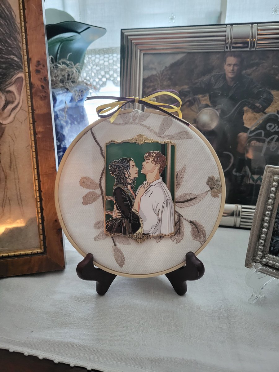 GPenley's tweet image. I have been collecting Outlander themed enamel pins...This one is oversized and did not fit in the case so.. turned it into a bit of art with the help of an embroidery hoop and a bit of cloth!