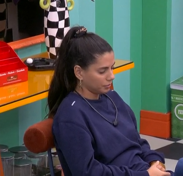 poptime's tweet photo. Rodriguinho: "Eu não entendi o que foi tão grave nessa falação sobre as mulheres"

Fernanda: "Mas o negócio foi grave lá fora, porque saíram todos em filinha"

#BBB24 https://t.co/qRVjBAjQnP