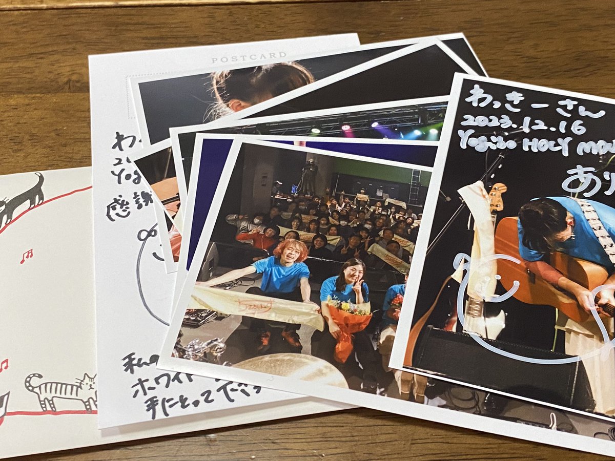 wakky_jump's tweet photo. 阪本千絵さんから届きました💕

最後に泣かせにくるなよぉ🥺

チェキもピッタリ200枚になりました✌️
裏にもたくさん書いてくれてる🥹

いい歌声いい笑顔をありがとう。
楽しい時間をありがとう。
ありがとうしかないよ🥹

一生私の推しやから👍

幸せになるんやで☺️

いつかまたどこかで😊

#阪本千絵 https://t.co/QdW8GAbfD4